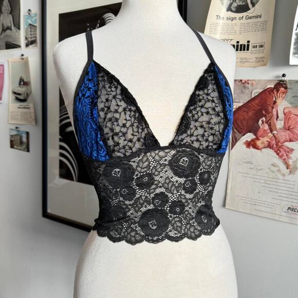 Black lace bralette with blue velvet - Picture 1 of 3